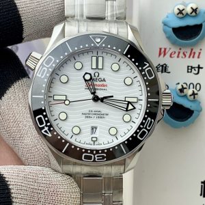 OR Factory is set to launch a new chapter in re-creating legendary timepieces. This cutting-edge Omega Seamaster 300M series watch is crafted from imported 316L stainless steel, featuring a bezel made of Korean high-density ceramic adorned with white enamel diving scales.The dial, also crafted from polished ceramic, features laser-engraved wave patterns. The 42mm case boasts a finely brushed finish. ⚠️ The steel bracelet undergoes meticulous hand-polishing, grain by grain. As the first on the market to achieve authenticity, it features chamfered edges on the back, enabling interchangeability with genuine bracelets. The fluoro-rubber strap offers a smooth, substantial feel, and the lugs are compatible with both steel and rubber straps.⚠️ The sapphire crystal is produced using the Verneuil process (also known as flame fusion). With a Mohs hardness rating of 9, it ensures exceptional clarity at all times. ⚠️ Powered by an exclusively developed and customized replica 8800 integrated movement, tested for months to ensure stable quality.      Forged through adversity, crafted with dedication—dedicated to watch enthusiasts.          OR